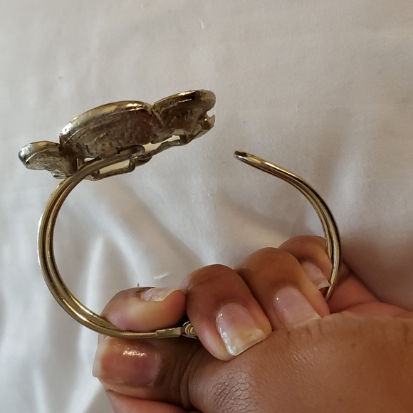 Flower Bracelet - Picture 3 of 8